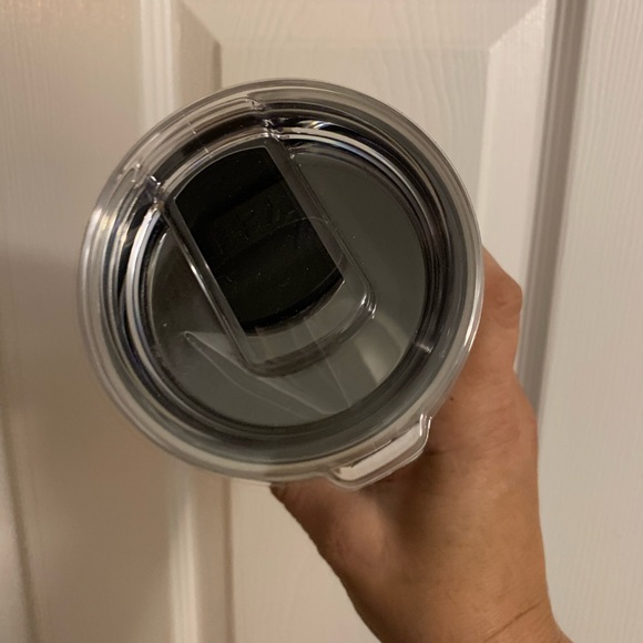 YETI rambler 20oz New With Papers - Picture 4 of 5